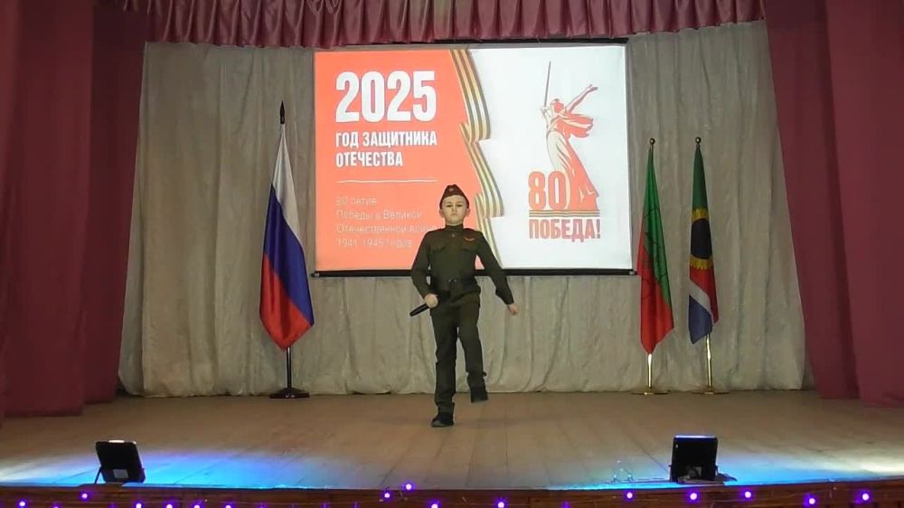 Песня "Три танкиста". Поет - Татаринцев Артём