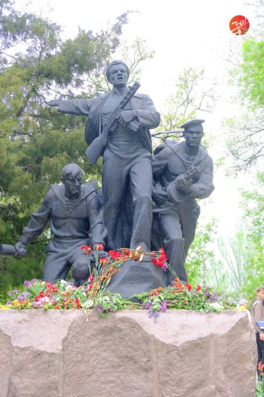 В Бердянске почтили память Неизвестного солдата