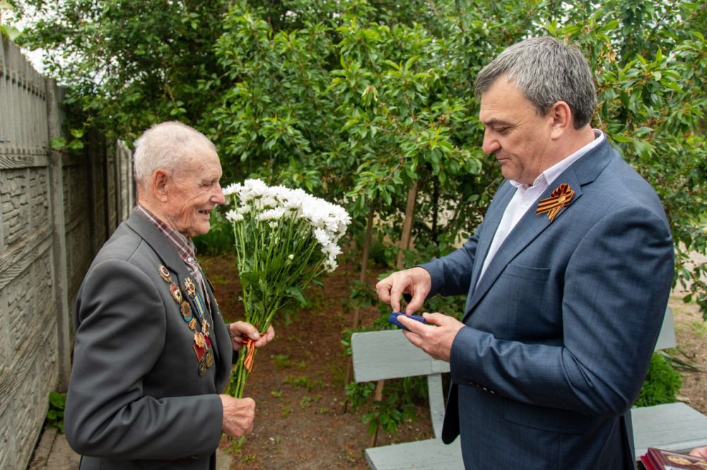 Сергей Золотарёв: Ветеран Великой Отечественной войны Иван Логвинченко принял поздравления с 80-летием Победы