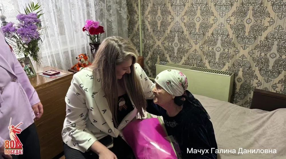 Коллектив Энергодарского городского суда Запорожской области поздравил с 80-летием Победы советского народа над фашистской Германией живущих в городе Энергодаре ветеранов Великой отечественной войны, их родственников...