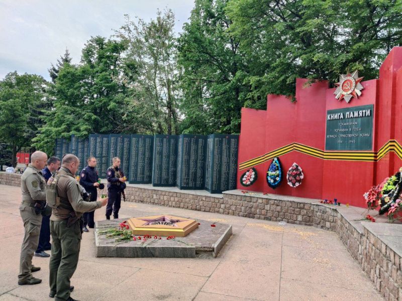 В Токмаке зажгли «Свечу памяти» в честь героев Великой Отечественной войны