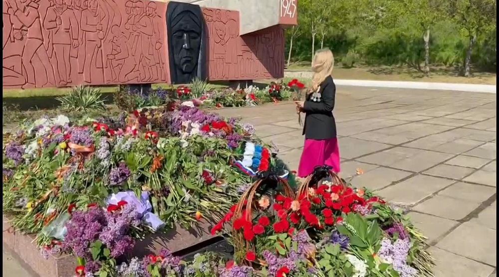 Анна Хорошун: Дорогие жители и гости города Бердянска! От всей души поздравляю вас с самым долгожданным и трепетным для каждого человека праздником- 80- летием Великой Победы! В сегодняшняшнюю дату, как и во многие...