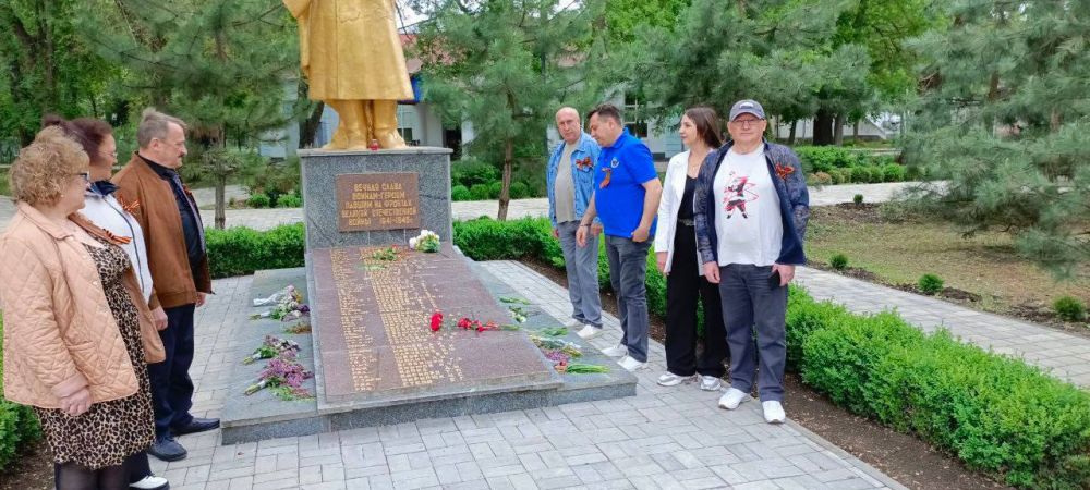 Территориальная избирательная комиссия 13 от имени всех членов участковых избирательных комиссий в честь празднования дня 80-летия Великой Победы отдала дань памяти погибшим воинам Красной армии и возложила цветы к...