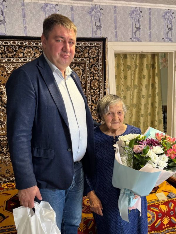 В преддверии празднования 80-летия Великой Победы участникам ВОВ и труженикам тыла Приазовского МО пришли письма из Кремля с поздравлениями от Президента Владимира Владимировича Путина: