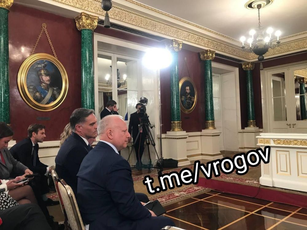 Вы тоже ждёте?. Владимир Рогов | Рогов