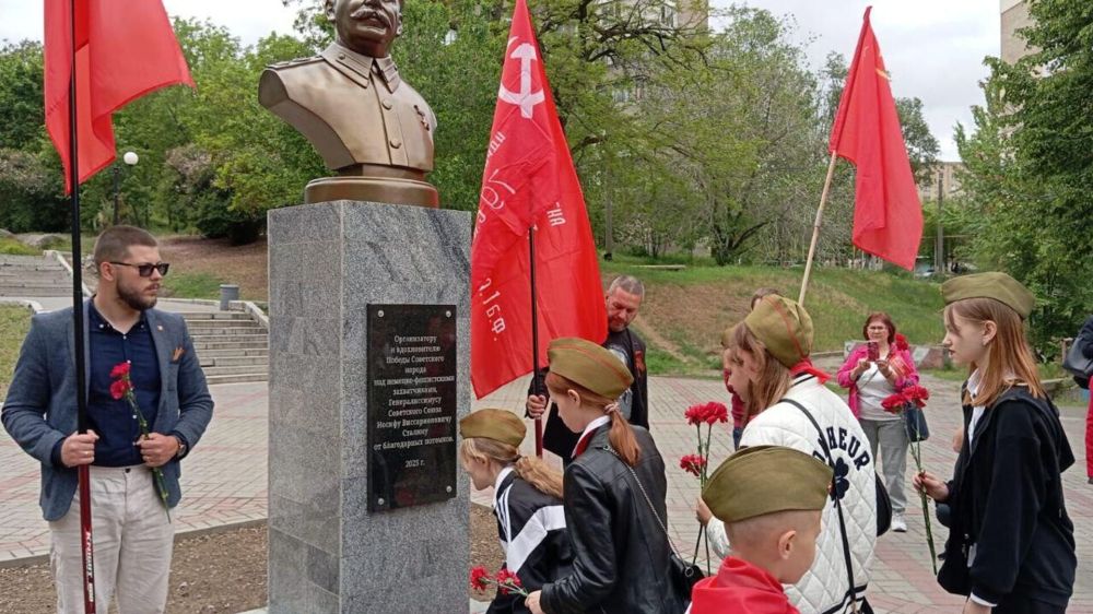 Ренессанс товарища Сталина. В Мелитополе открыли первый памятник организатору Великой Победы