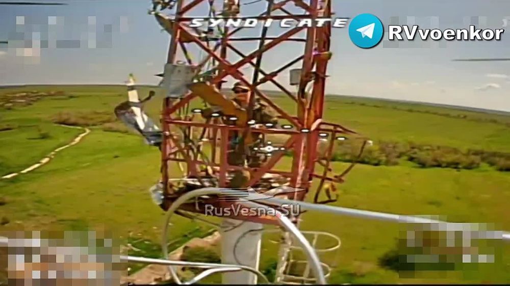 Связист отряда БАРС-32 отбился от вражеского дрона доской