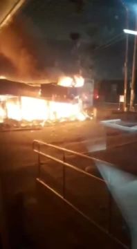Евгений Балицкий: В результате атак украинских БПЛА по городу Токмаку горят торговые ряды городского рынка