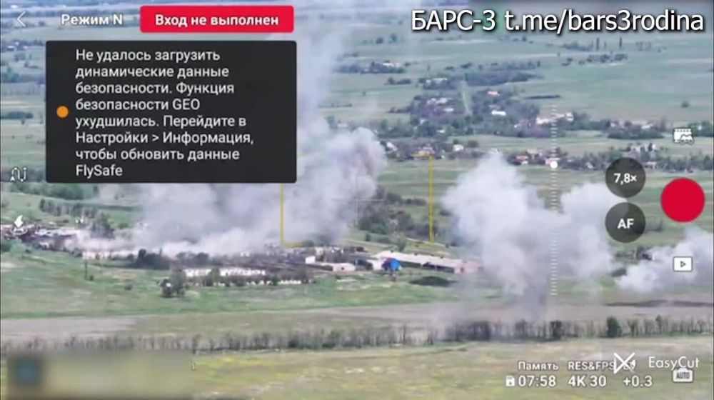 Операторы БПЛА батальона БАРС-3 сняли красивое видео, как наша авиация мощно накладывает по позициям противника на Ореховском направлении Запорожского фронта