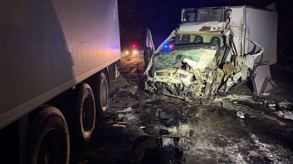 Две фуры столкнулись на дороге Крыму - есть жертвы