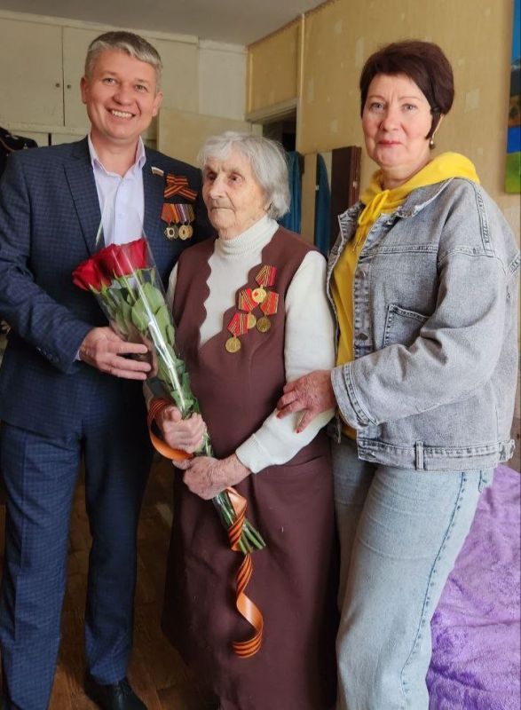 Депутат Законодательного Собрания Запорожской области (фракция «Единая Россия») Виктор Бетин посетил ветеранов и вручил юбилейные медали «80 лет Победы в Великой Отечественной войне 1941-1945 гг.»