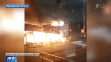 Появились кадры пожара нарынке вТокмаке после удара ВСУ