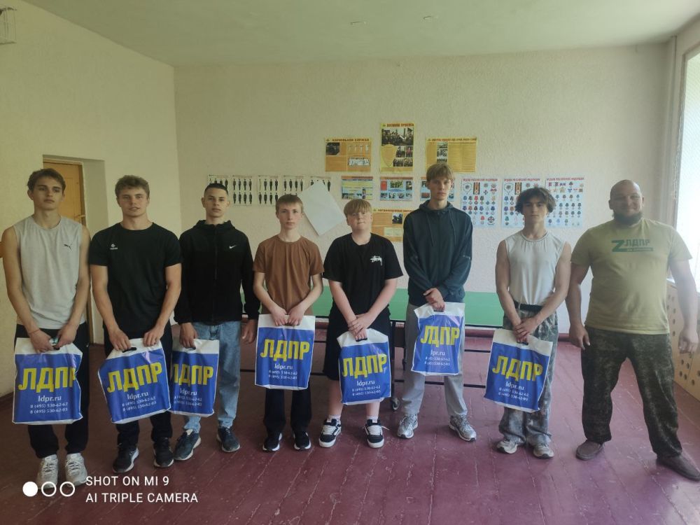 Сегодня на базе бердянской школы №11 прошёл отборочный этап областного турнира по волейболу среди общеобразовательных организаций и СПО, посвящённый 80-летию Великой Победы – «Я помню! Я горжусь!»