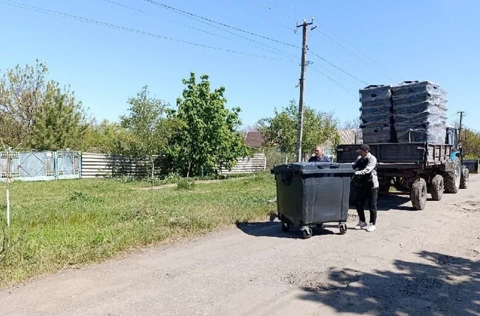 В Запорожскую область доставили 75 контейнеров для сбора отхода