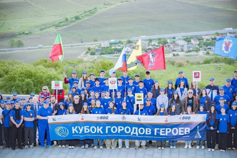 Сборная Запорожской области по волейболу принимает участие в Открытом турнире в Севастополе