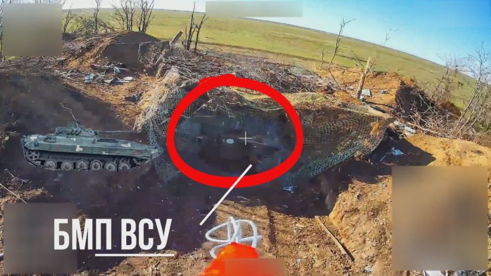 Оператор FPV-дрона на оптоволокне 49 ОА ВС РФ поражает немецкую САУ PzH 2000 всу на замаскированной позиции в Херсонской области