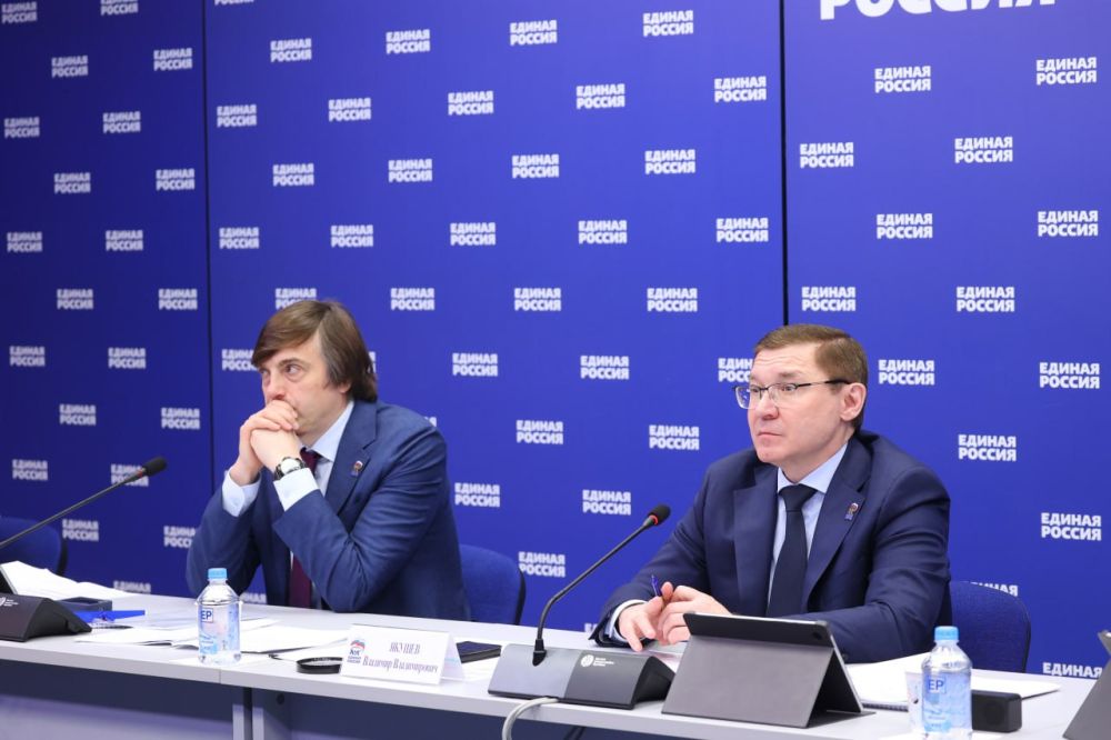 Владимир Якушев поручил Единой России максимально помогать региональным и муниципальным властям контролировать работы по капремонту и строительству объектов образования