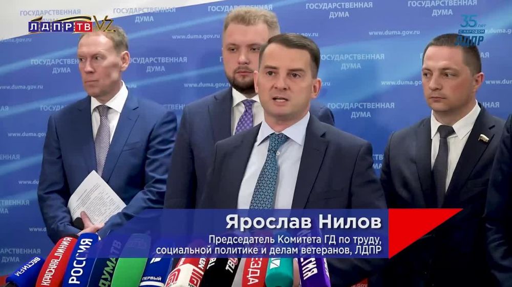 Госдума сегодня во втором чтении законопроекта об уточнении норм избирательного законодательства приняла поправку, по которой при проведении электронного голосования должна быть обеспечена возможность голосования с...