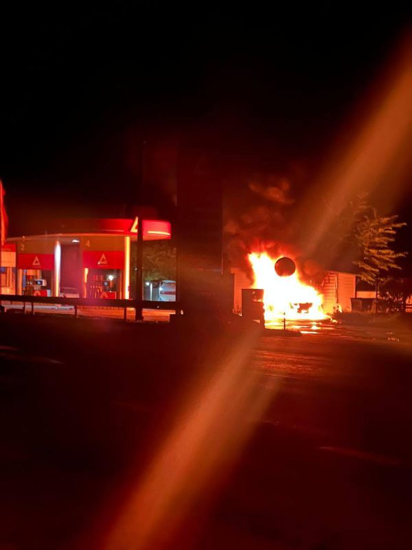 ВСУ ночью совершили более десяти попыток атаковать Мелитополь, часть БПЛА сбиты на подлете, детонация произошла на удалении от жилого сектора, сообщил запорожский губернатор Евгений Балицкий