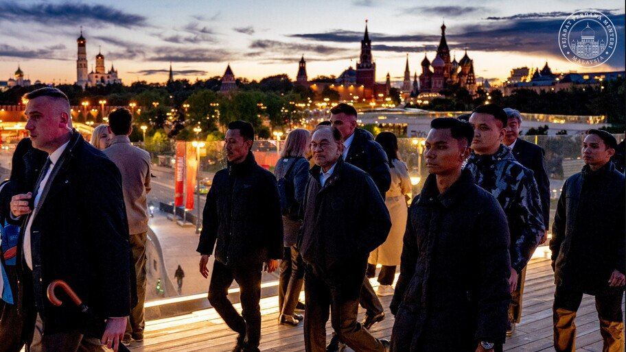 Премьер-министра Малайзии восхитило величие Кремля и Красной площади