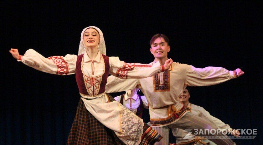 Ансамбль народного танца имени Фаизи Гаскарова выступил на сцене Мелитополя