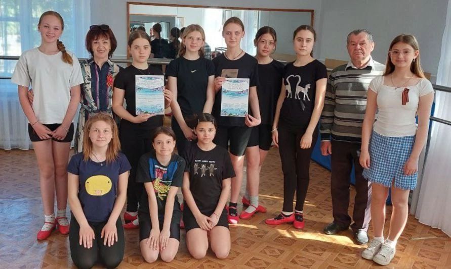    2025.          -2025,          (  .., ...