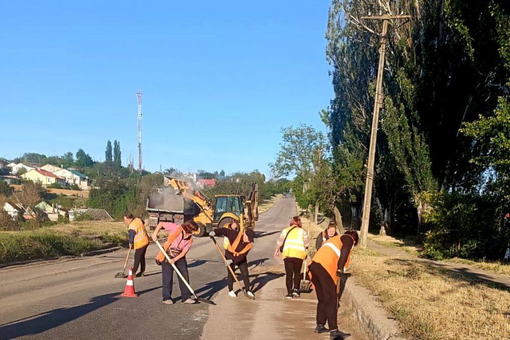 Специалисты коммунального хозяйства привели в порядок систему дорожного водоотвода