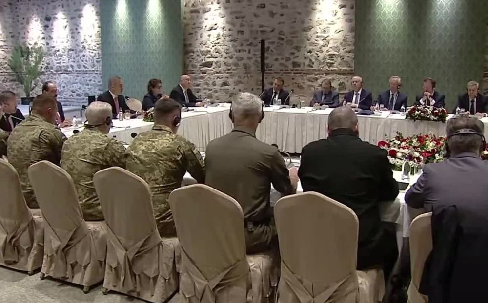 Начались переговоры делегаций России и Украины