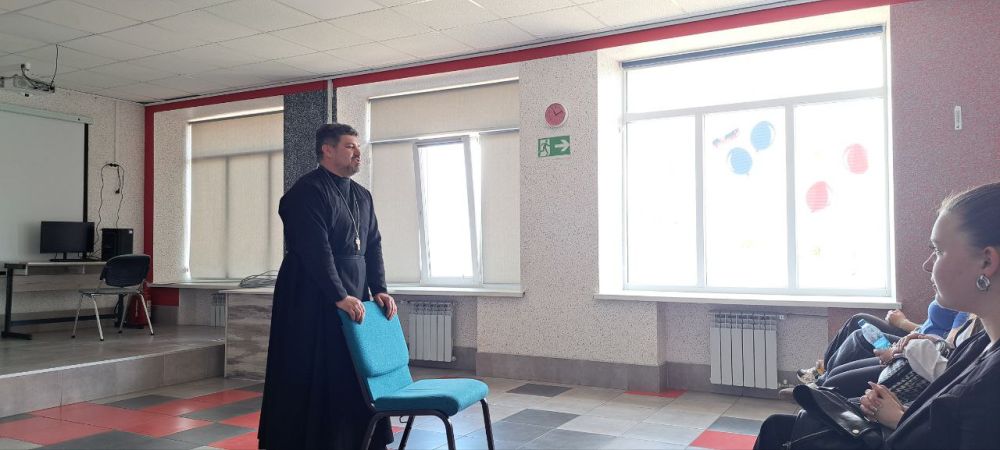 Напутственное слово, произнесённое иереем Романом, настоятелем храма во имя Святого Апостола Луки, для выпускников ГБУ ОО ЗО «СОШ №8 им. дважды Героя Советского Союза Петрова В. С.» г. Мелитополь