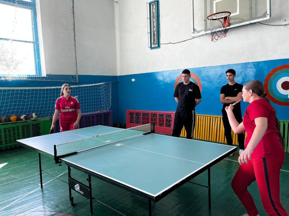 Во Фруктовской школе прошло спортивное мероприятие по настольному теннису, приуроченное к 80-летию Победы в Великой Отечественной войне