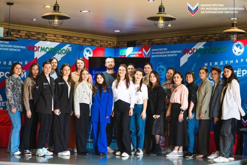 В Мелитополе прошла встреча молодёжи с «Волонтёрами Победы»