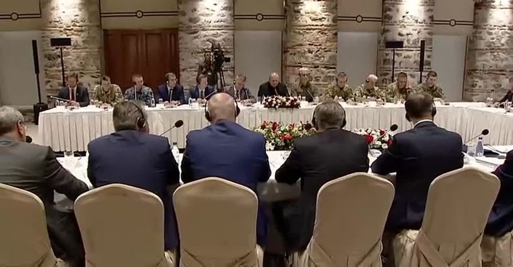 РФ и Украина взяли паузу в переговорах в Стамбуле, пишут СМИ — пока никаких результатов