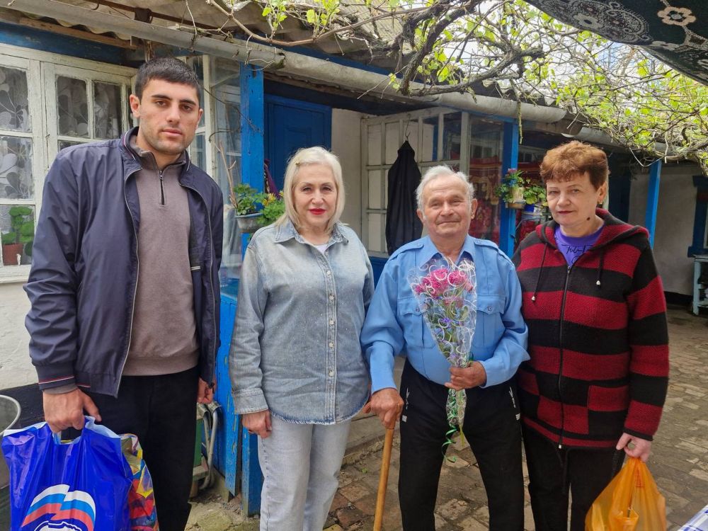 Председатель Токмакского окружного совета, исполнительный секретарь местного отделения партии «Единая Россия» Нина Щепащенко, заведующая территориальным отделом Балковской группы сёл, секретарь первичного отделения «Единой...