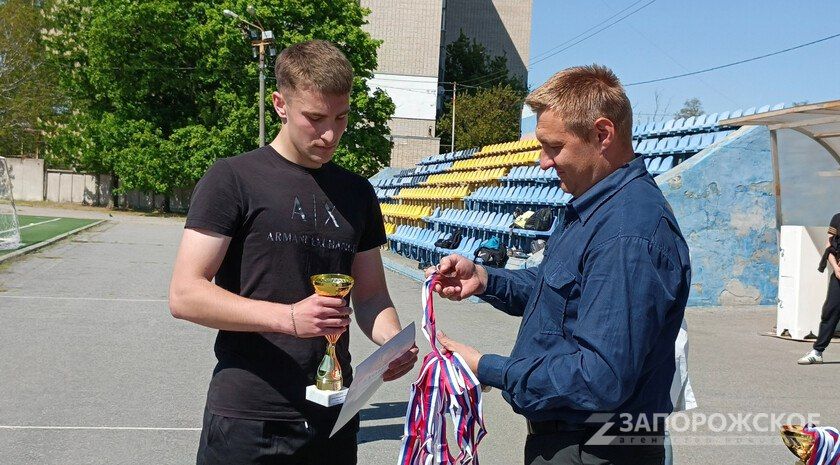 Команда Азовского педуниверситета стала обладателем городского Кубка Победы по футболу