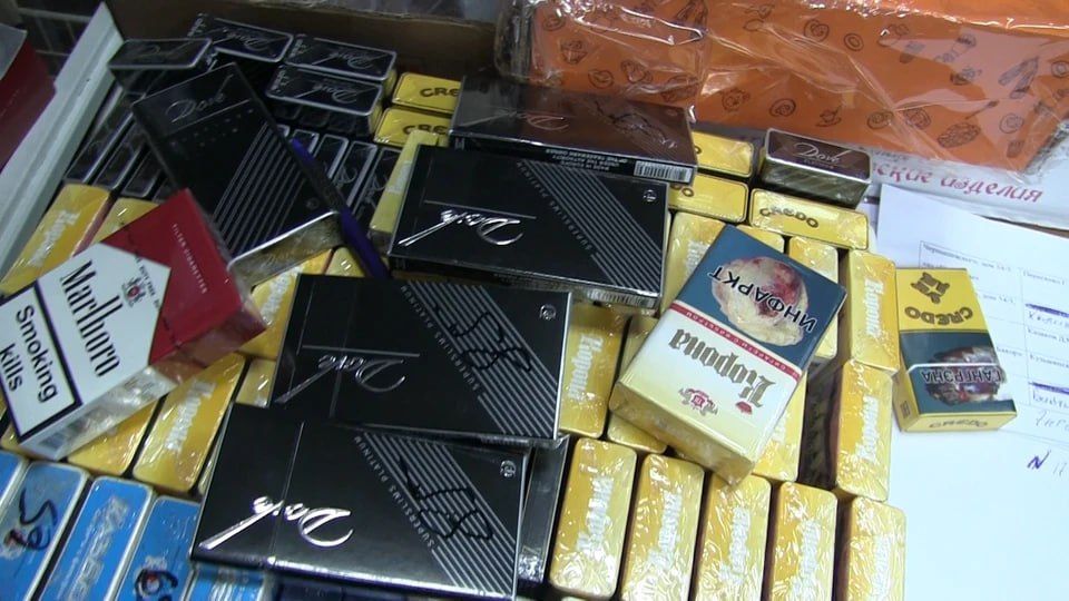 Предприниматель из Токмака ответит в суде за продажу немаркированных сигарет