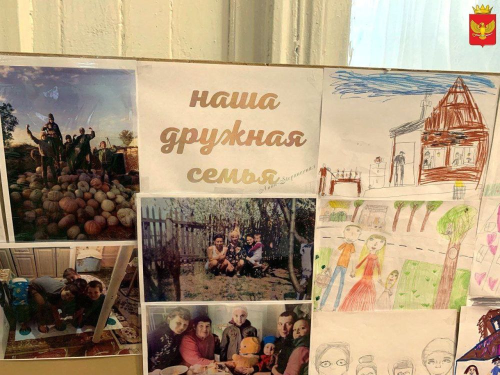 15 мая, в Международный День семьи, ребята ГБУ ОО ЗО "Орловская СОШ" вместе с наставниками организовали в учебном учреждении выставку семейных фотографий и рисунков, на которых дети изобразили своих самых родных людей