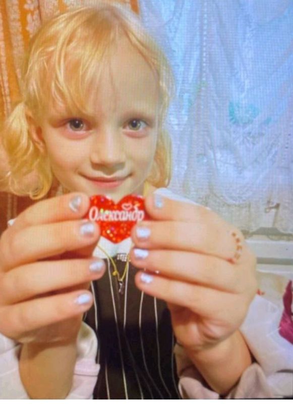 ОМВД России «Бердянский» устанавливается местонахождение Беспалько Ангелины Александровны 2017 г.р. прож: г. Бердянск, которая 16.05.2025 около 17:30 вышла гулять во двор дома по ул. Кабельщиков с детьми и до настоящего...