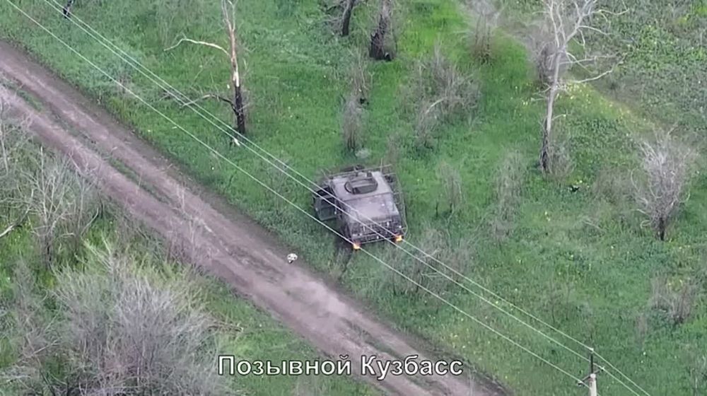 Операторы дронов 7 десантно-штурмовой дивизии уничтожили автомобиль "Хамви" противника на Запорожском направлении