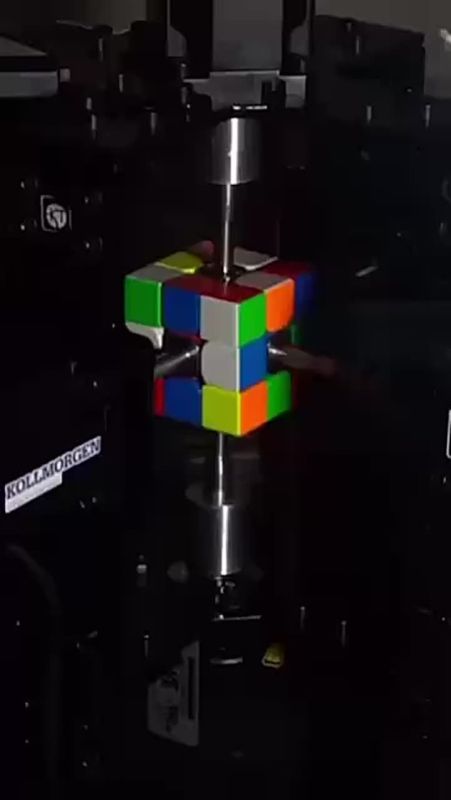 Студенты университета Purdue ECE побили мировой рекорд Гиннеса: их робот собрал кубик Рубика за 102 миллисекунды
