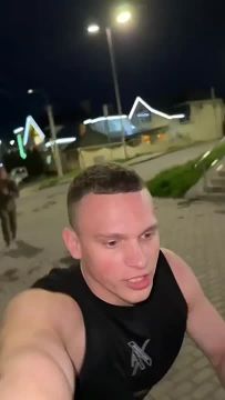 Украинец заснял как он бежит от человека в военной форме