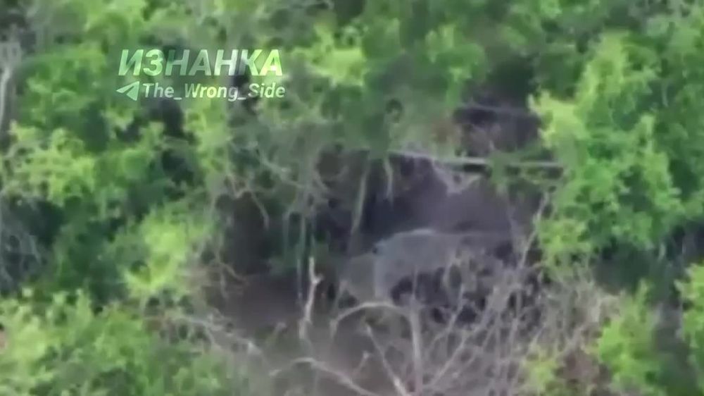 Наши воины ударом “Ланцета” уничтожили танк Т-72 ВСУ на Запорожском направлении