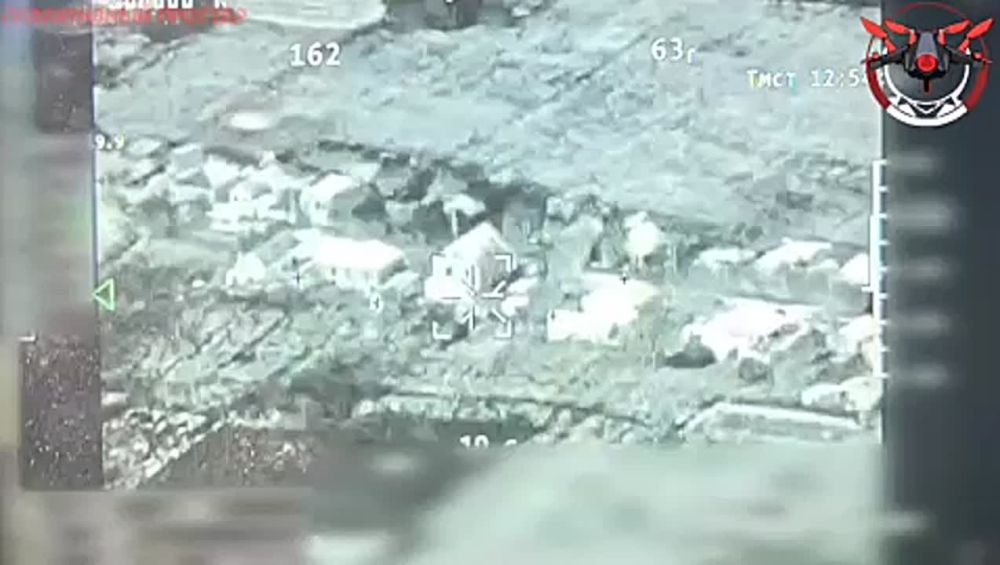 Российские лётчики с помощью ЛМУР Х-39 уничтожили место дислокации ВСУ в Кировске (Заречном) на Лиманском направлении в интересах 25-й ОА ГрВ "Запад"