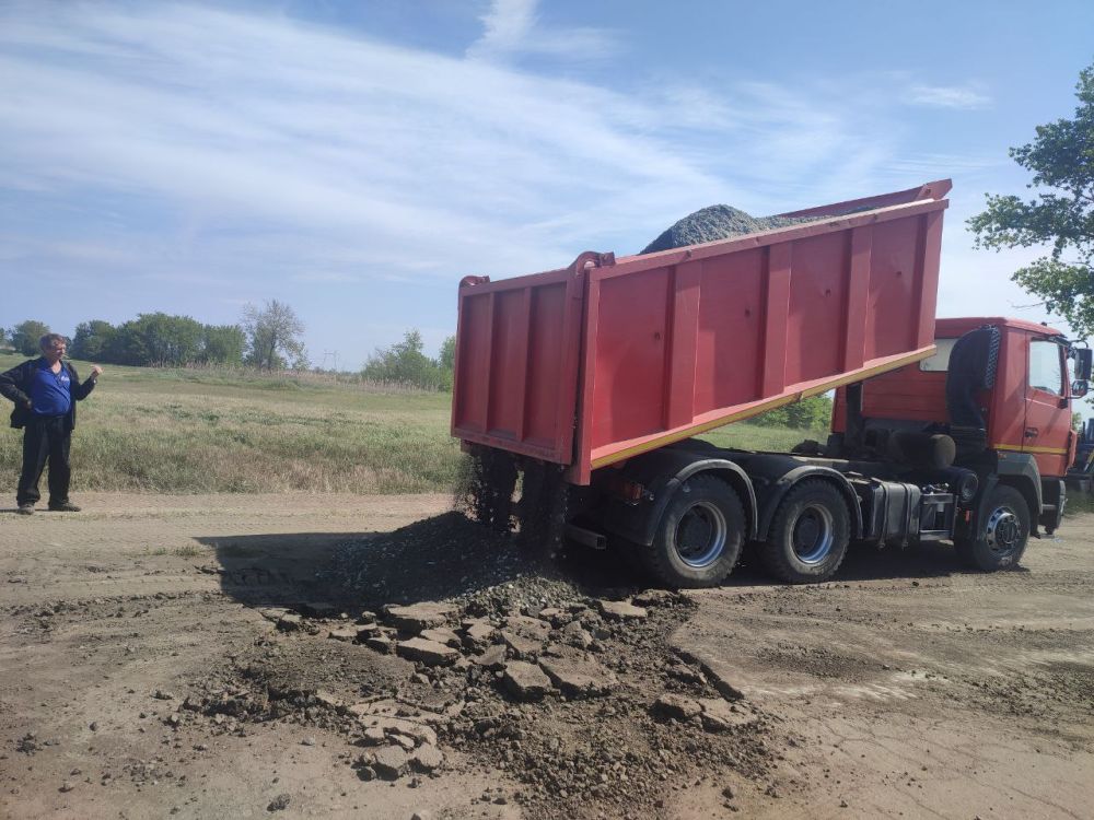 В Токмакском муниципальном округе проводятся весенние работы по благоустройству
