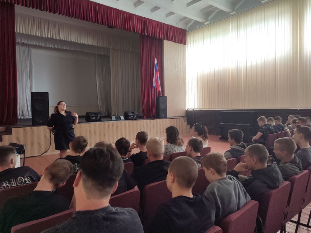 В рамках реализации мероприятий по профилактике детского дорожно-транспортного травматизма сотрудники отдела Госавтоинспекции ОМВД России "Васильевский" провели лекцию по безопасности дорожного движения со студентами...