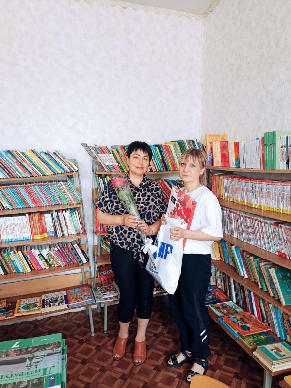 С Днём библиотекаря!. Сегодня, в профессиональный праздник всех хранителей знаний, активисты Пологовского МО ЛДПР поздравили библиотекаря нашего города! Библиотеки — это не просто хранилища книг, а настоящие центры культуры...