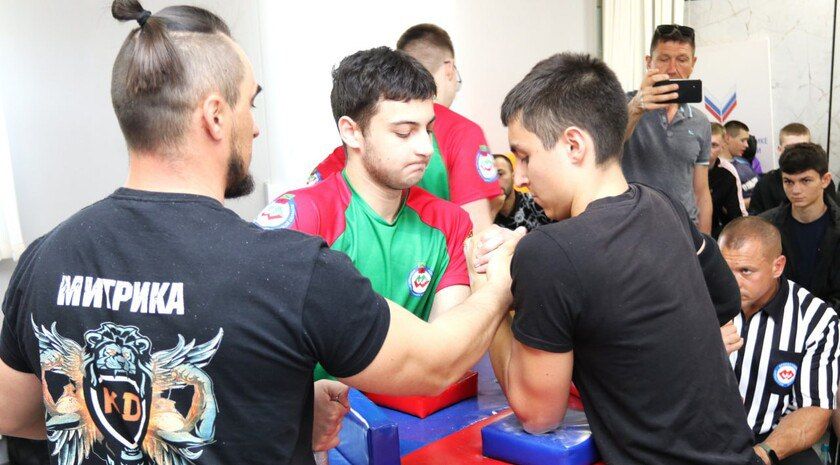 Команда Каменско-Днепровского округа победила в кубке области по армрестлингу