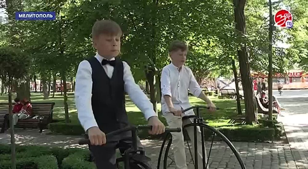 В преддверии Дня защиты детей Владимир Путин пообщался с многодетной семьей из Мелитополя по видеосвязи