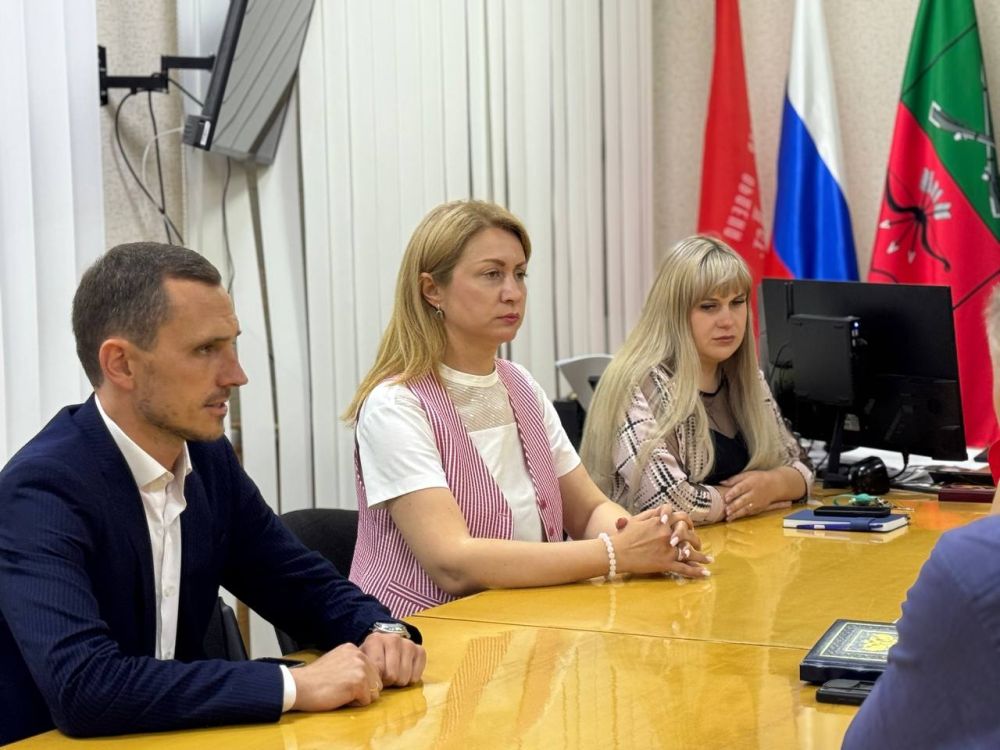 Ангелина Ярчук: Совместно с заместителем Председателя комитета по социальной политике Законодательного Собрания Запорожской области Владиславом Витальевичем Степановым и заместителем министра образования и науки Запорожской...