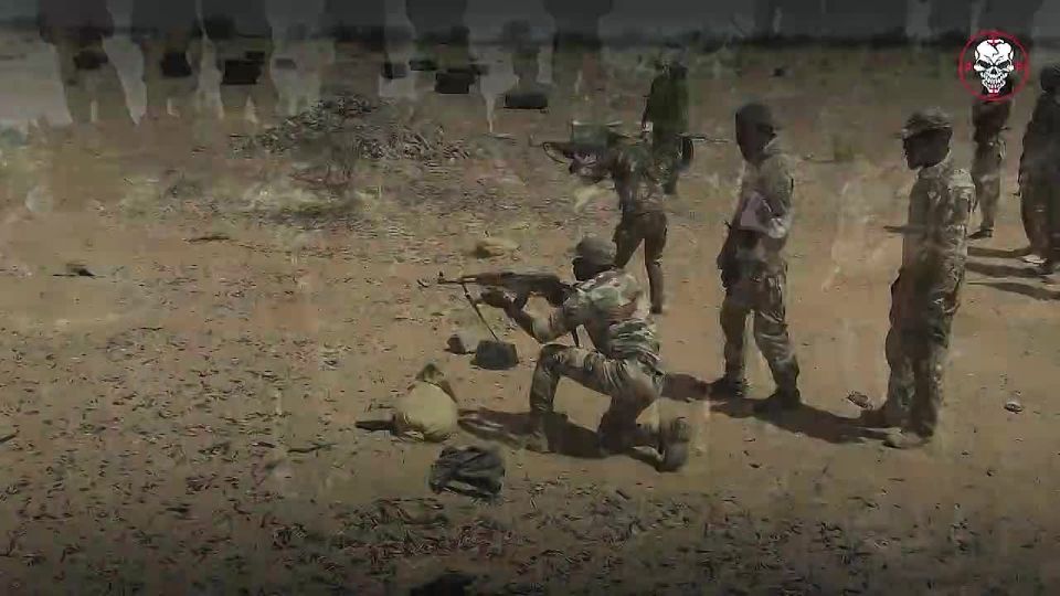 Владимир Рогов: ЧВК Вагнер уходит из Мали. Из Африки поступают новости, что после 3,5 лет бойцы ЧВК «Вагнер», выполнили основную миссию в этой стране и покидают её: 3,5 года оркестранты плечом к плечу с народом Мали...