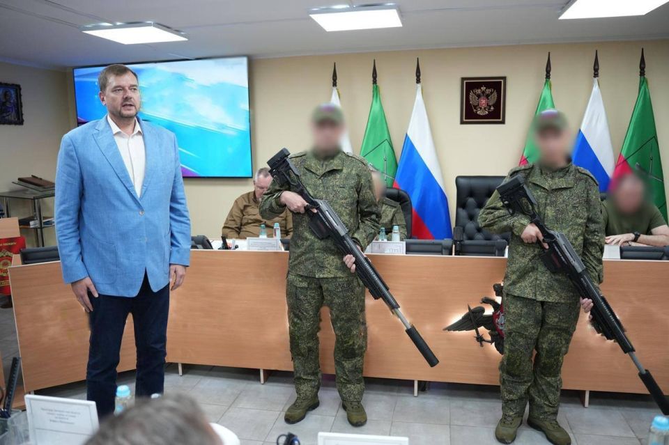 Евгений Балицкий передал высокоточные винтовки BespokeGun Raptor снайперам отряда спецназначения